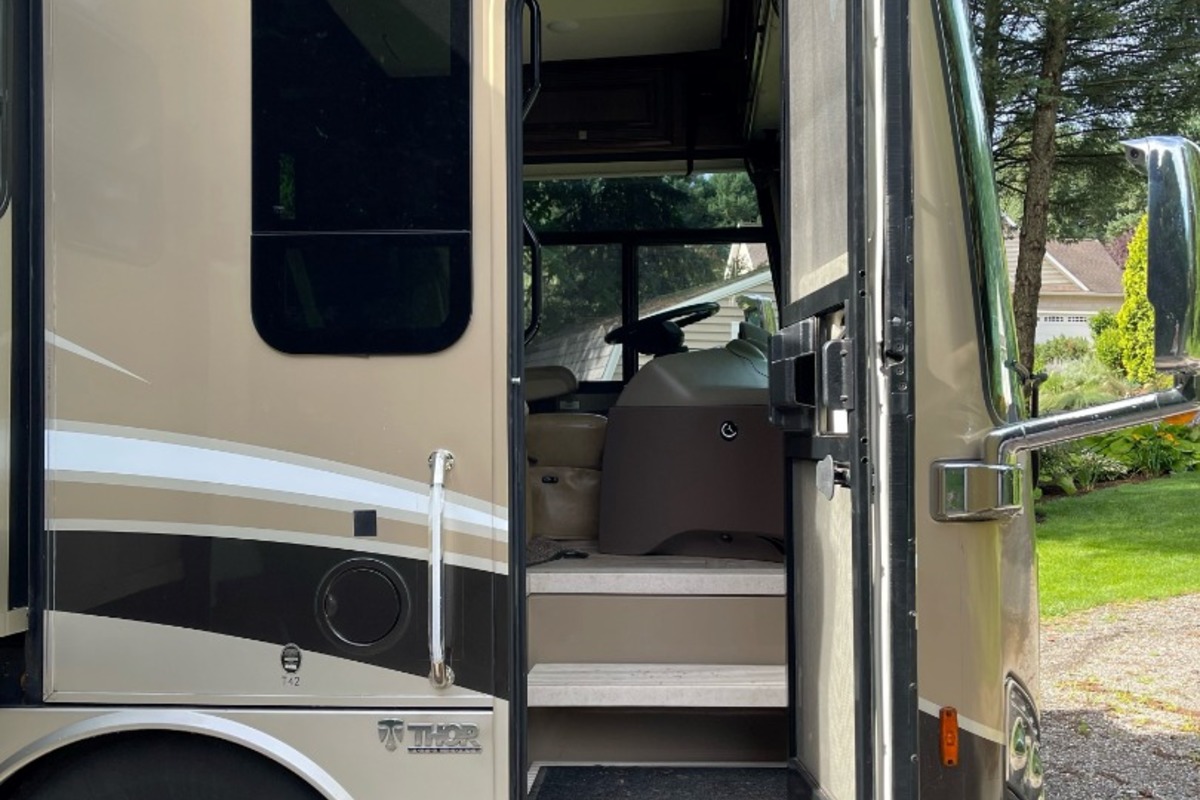 2016 Thor Motor Coach Venitian T42, 3