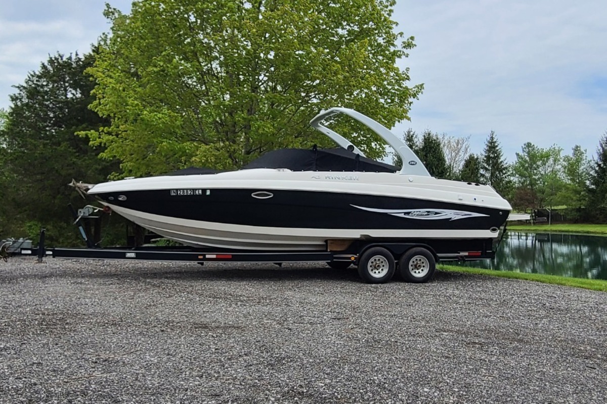 2006 Rinker 282 Captiva Bowrider, 1
