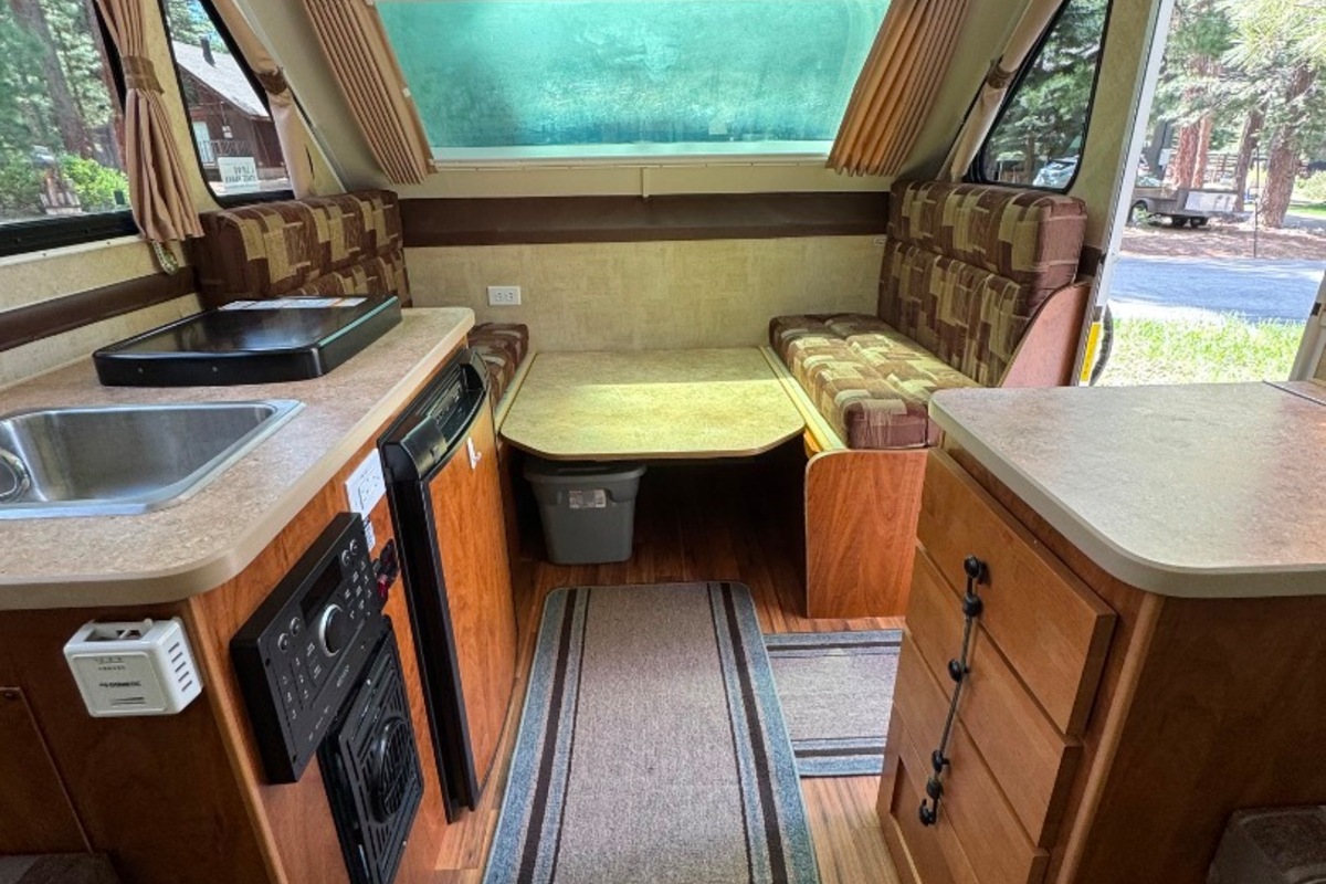 2016 Chalet RV Arrowhead Classic, 9