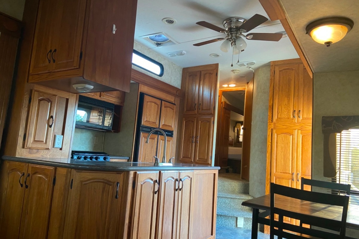 2010 Coachman Brookstone 366RE, 11