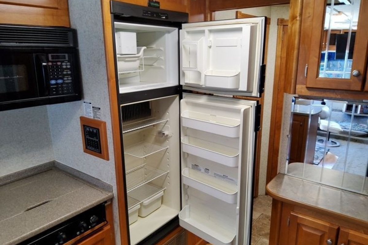 2004 Gulf Stream Sun Voyager 8378MXG RV, 7