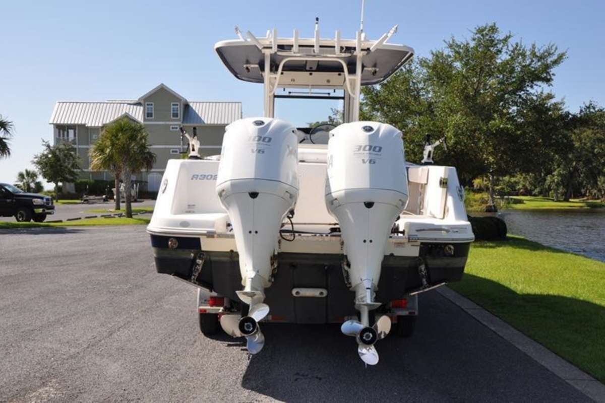 2017 Robalo R302, 2