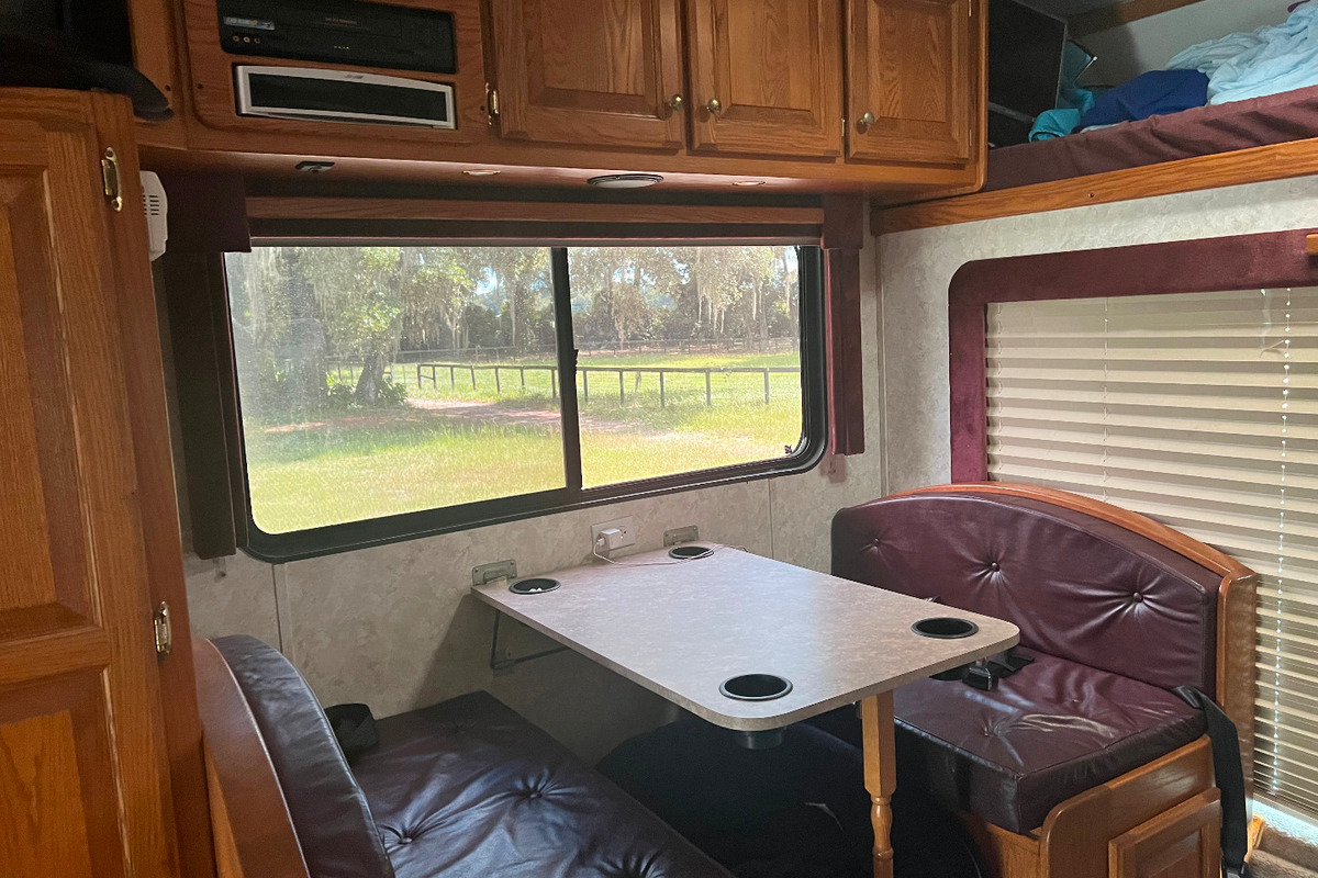 2002 Renegade Toterhome, 5
