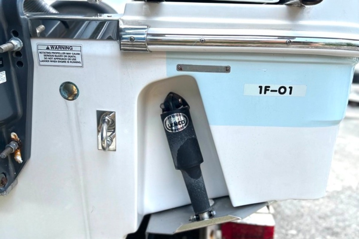 2015 Robalo R247, 19