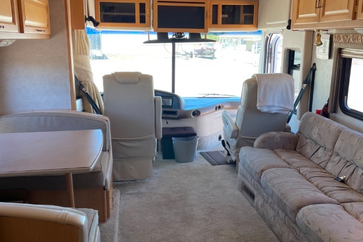 2002 Fleetwood Expedition 34M, 3
