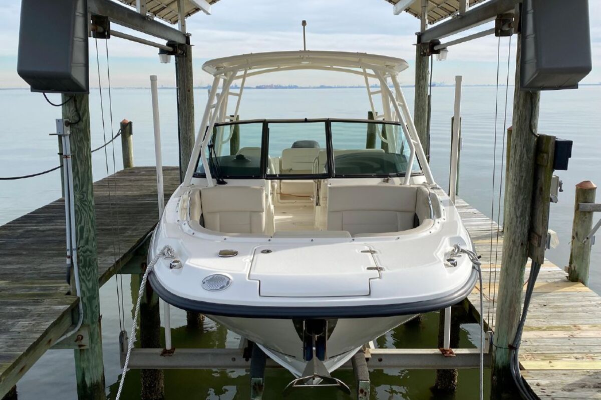 2016 Boston Whaler 230 Vantage, 0