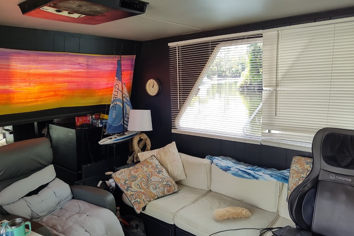 1987 Gibson 42' houseboat in Yankeetown, FL