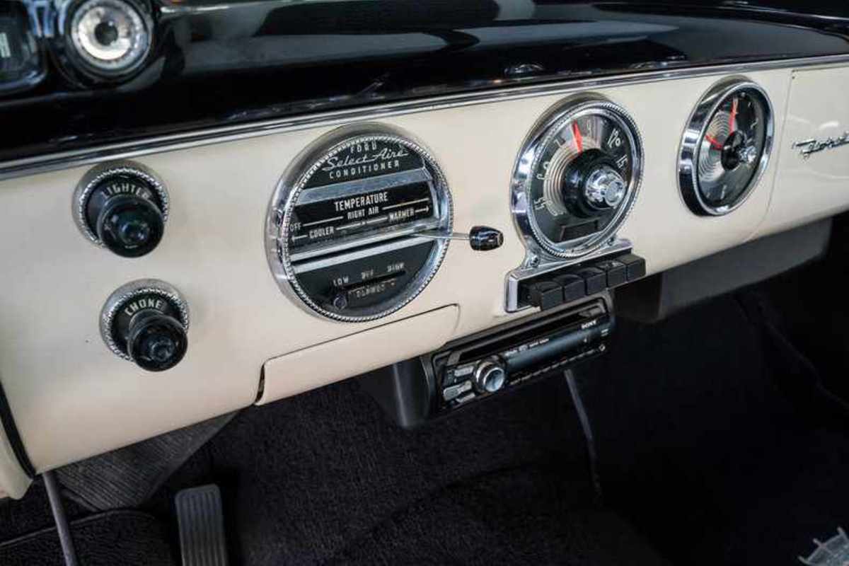 1955 Ford Crown Victoria, 18