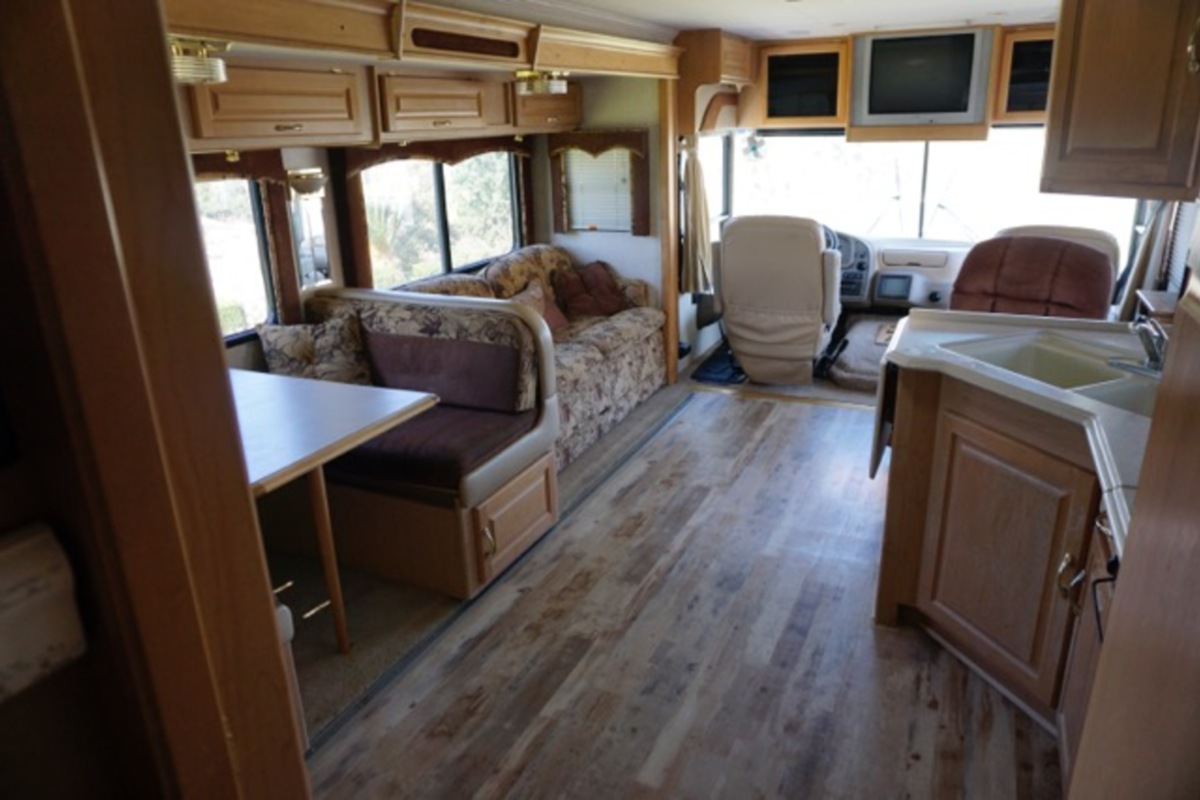 2004 National Dolphiin 5342, 3