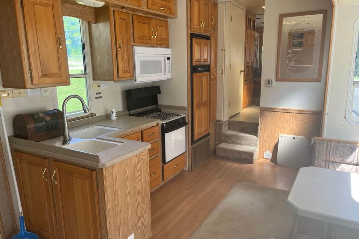 2003 Holiday Rambler 36SKT Rear Living, 4