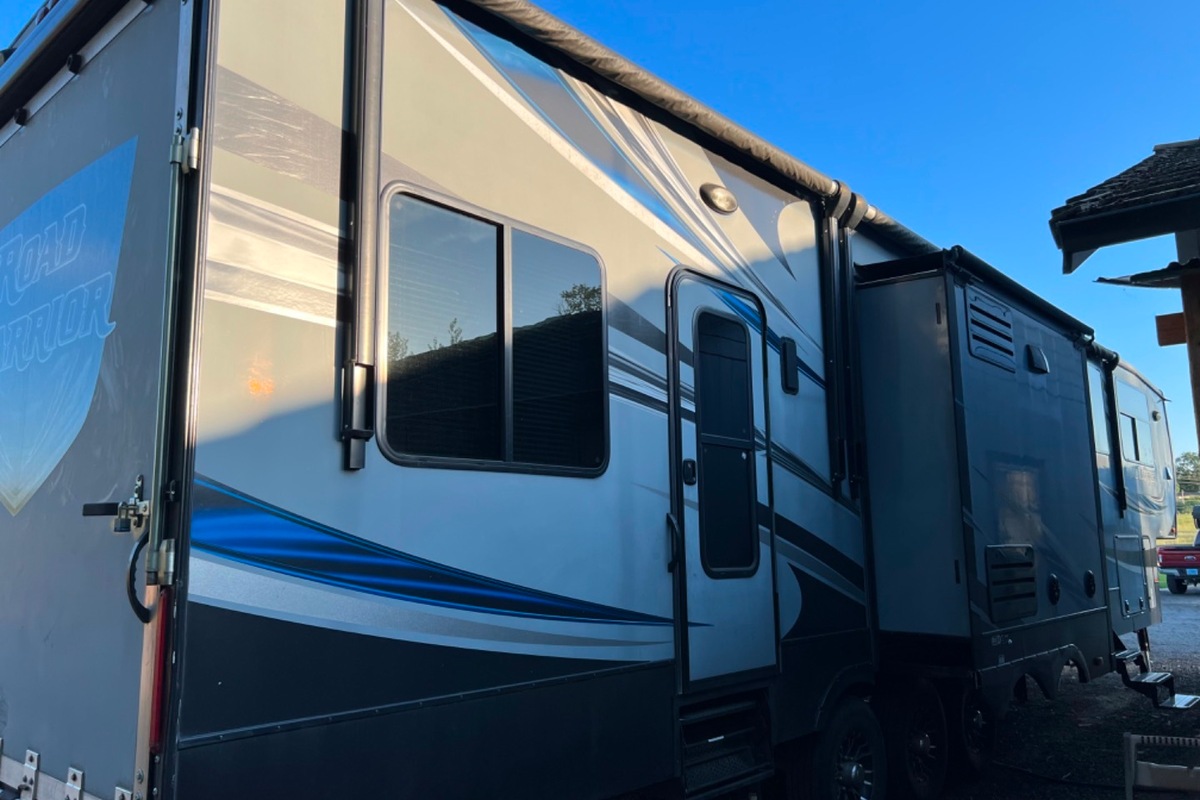 2016 Heartland Road Warrior 415, 2
