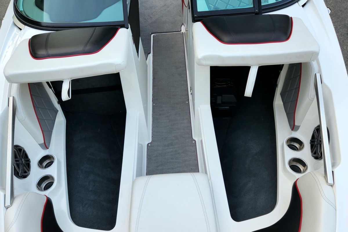 2015 MasterCraft X2 With Gen2 Surf System, 21