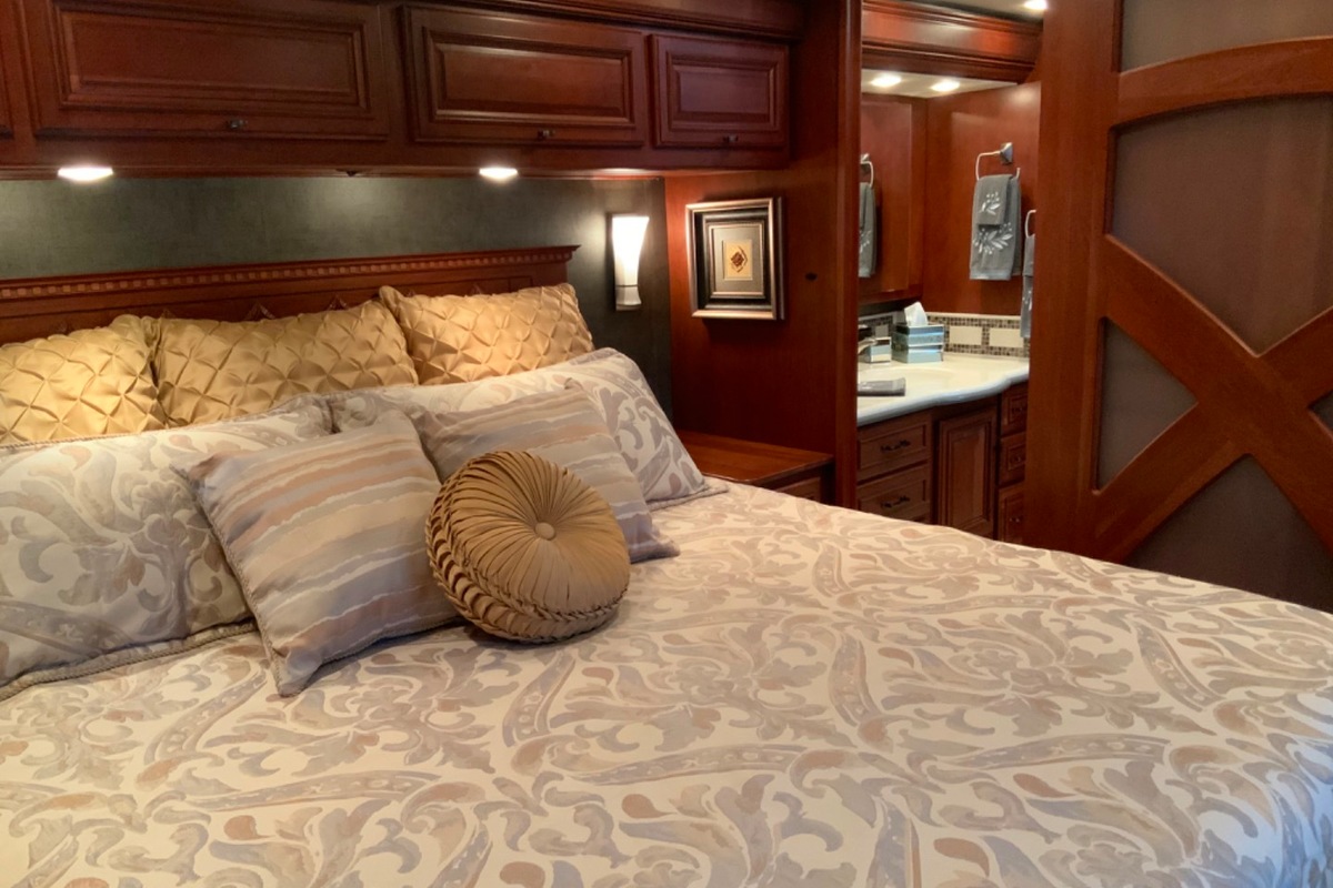 2013 Winnebago Tour 42GD, 12