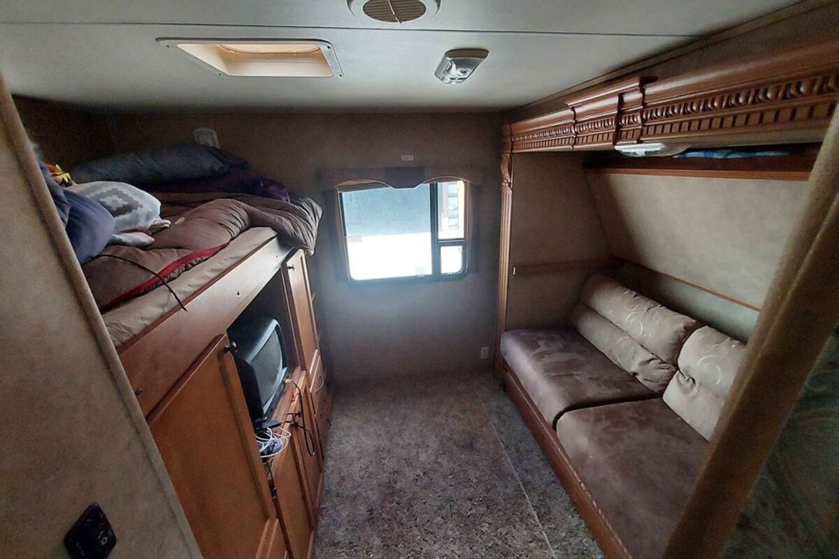 2012 Heartland Northtrail 32BHDS, 10
