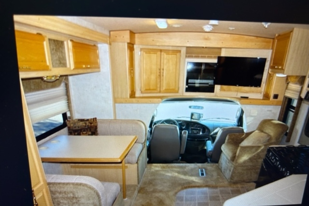2005 Winnebago Minnie Winnie 27P, 3