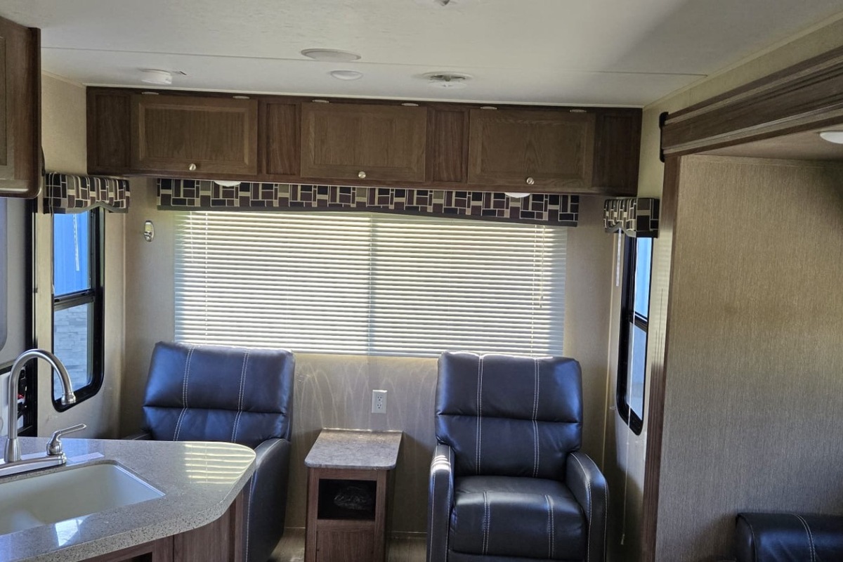 2017 Coleman CTS270RL Yukon Package & Lantern Package, 20