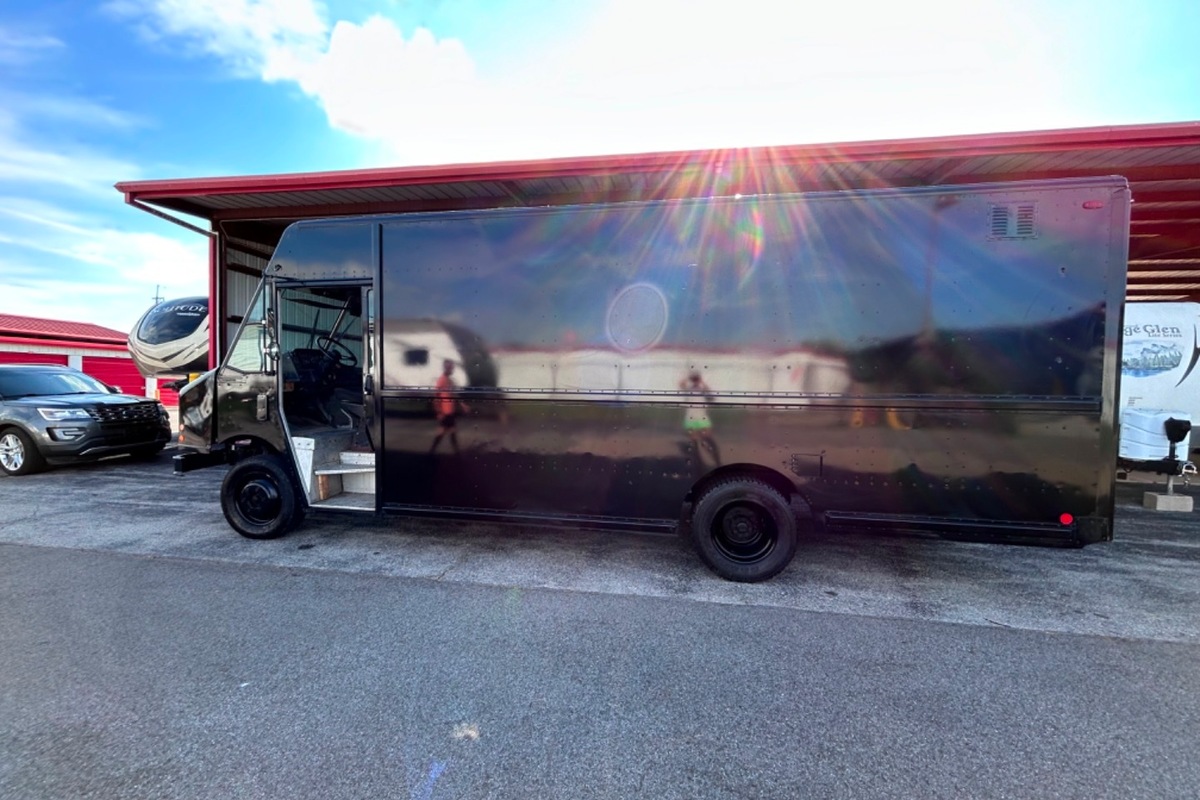 2001 Freightliner MT45, 2