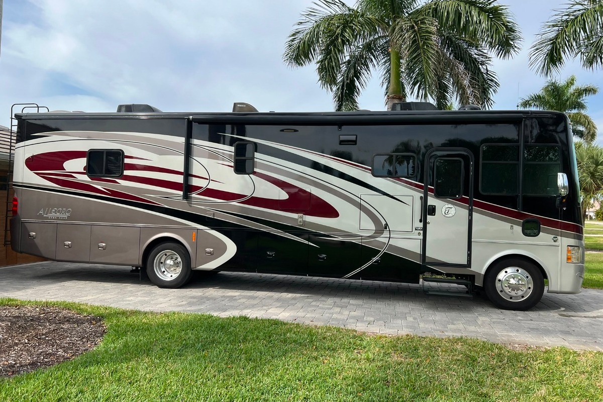 2016 Tiffin Allegro 36 LA, 3