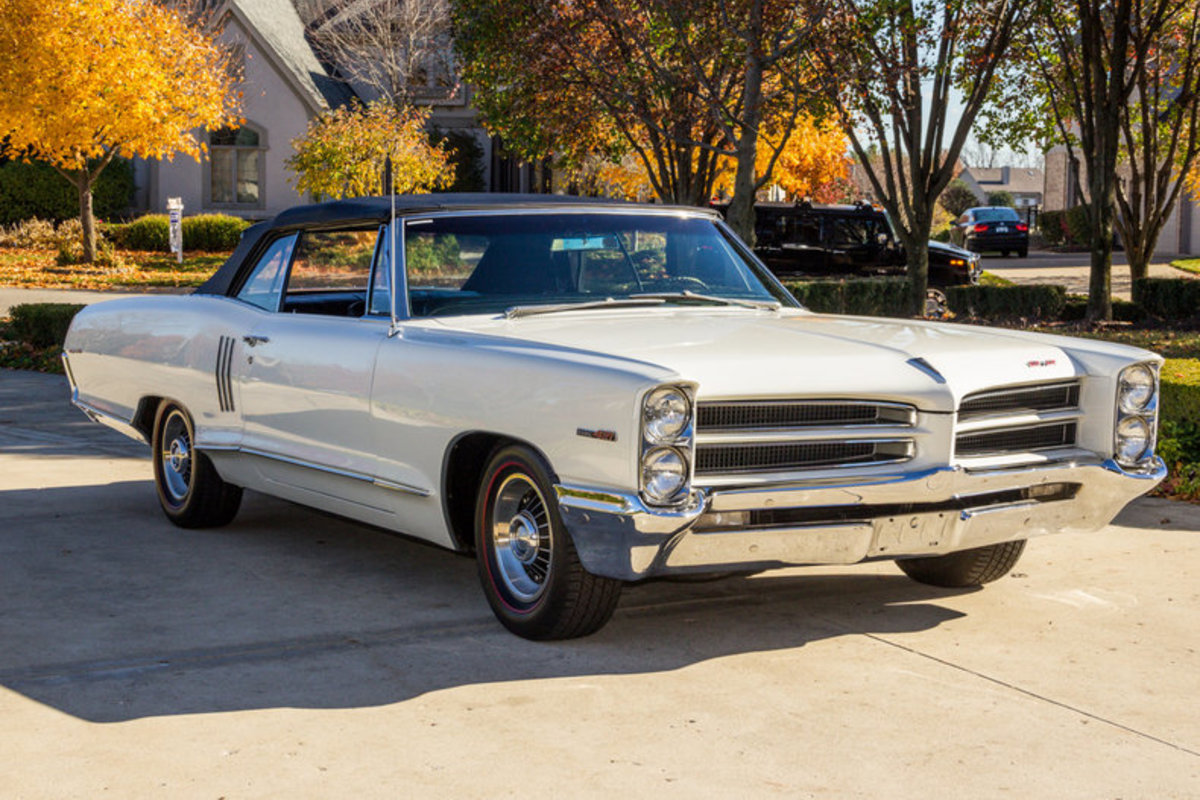 1966 Pontiac 2+2, 12