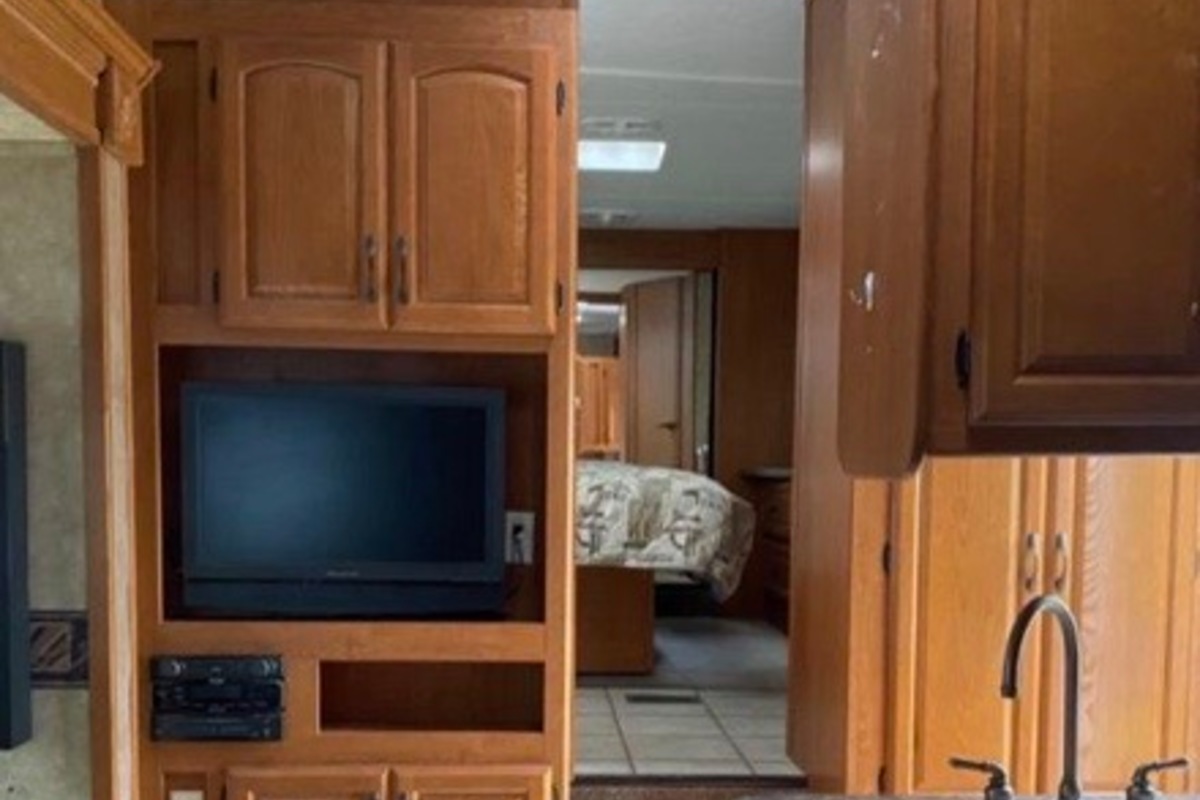 2010 Forest River Sierra 355QBQ, 4