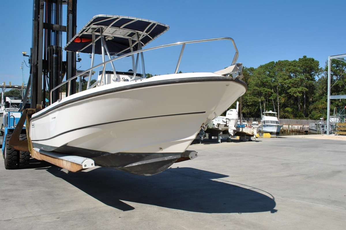 2008 Boston Whaler 210 Outrage, 2