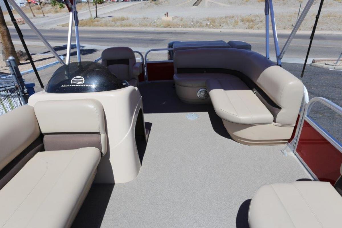 2017 Sun Tracker 20DLX, 4