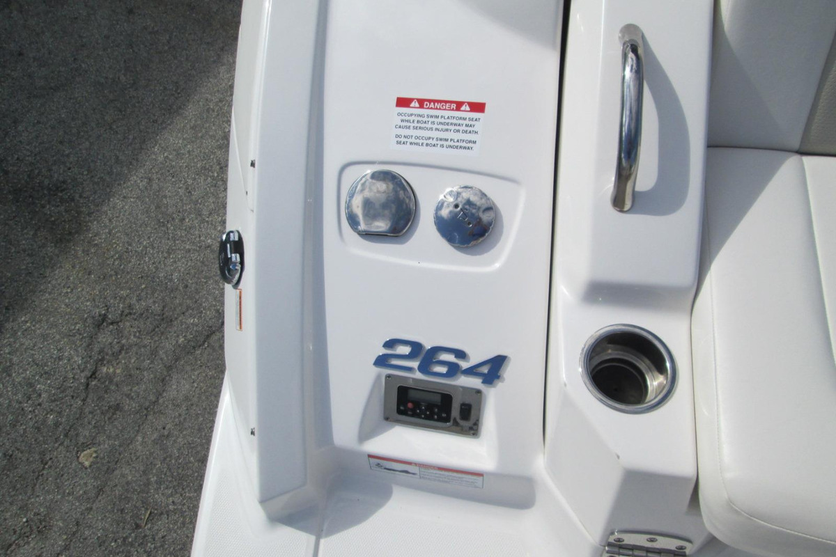 2012 Chaparral 264 Sunesta, 15