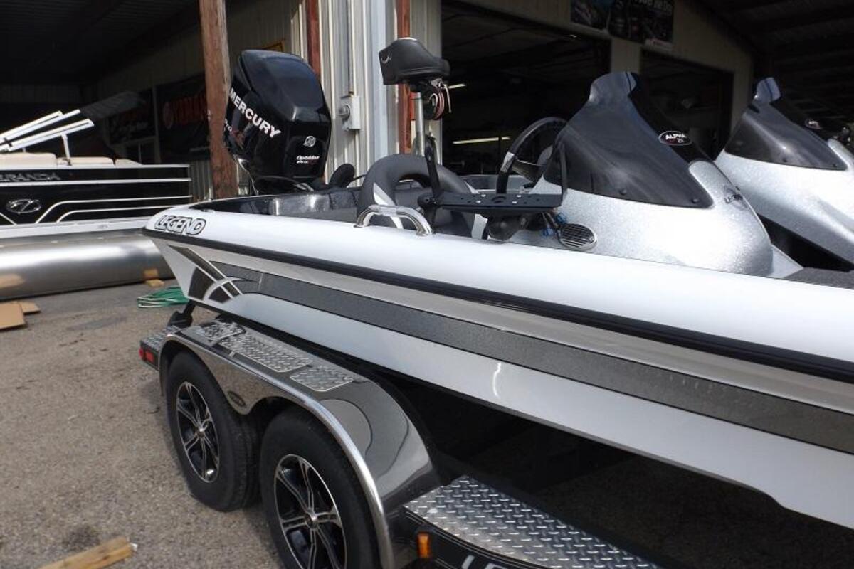 2012 Legend Boats Alpha 211 Dcx, 5