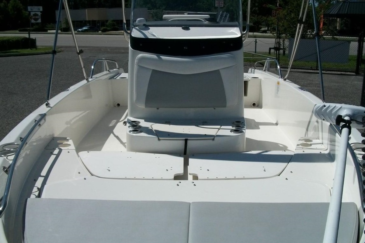 2014 Boston Whaler 210 Dauntless, 14