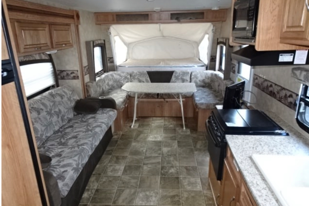 2008 Jayco Jayfeather X23B White with blue and biege trim, 4
