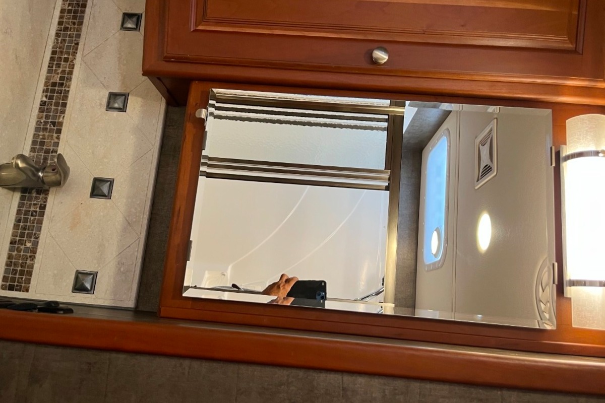 2015 Winnebago Journey 36M Diesel, 11