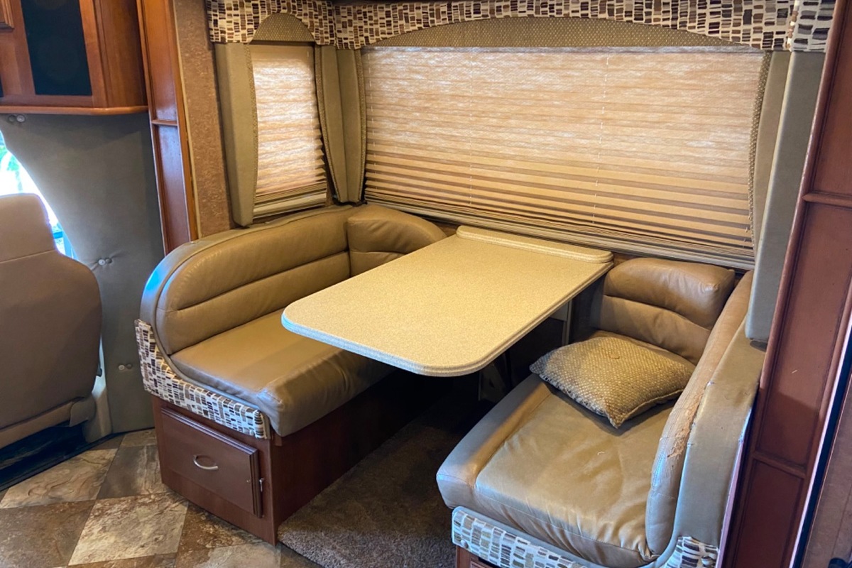 2015 Coleman Concorde 300ts, 6