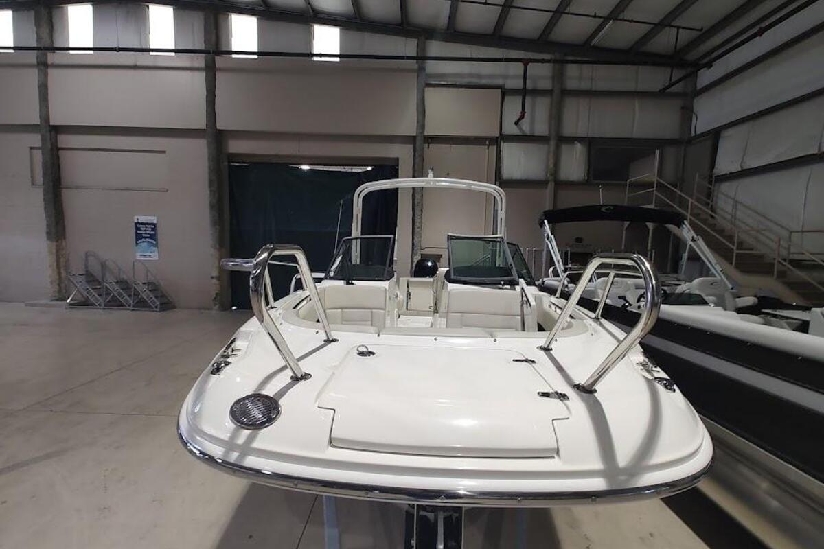 2017 Boston Whaler 230 Vantage, 4