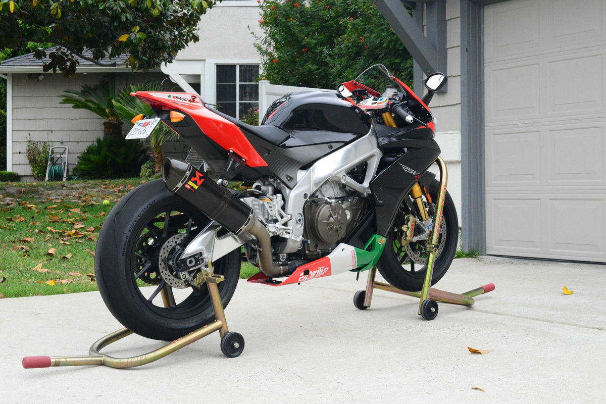 2011 Aprilia RSV4 Factory APRC SE, 2