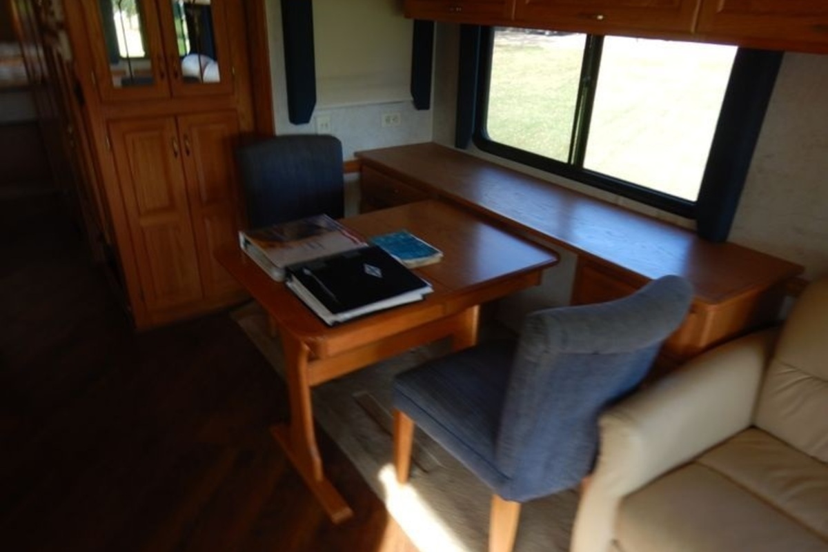 2002 Newmar Dutch Star RV, 6
