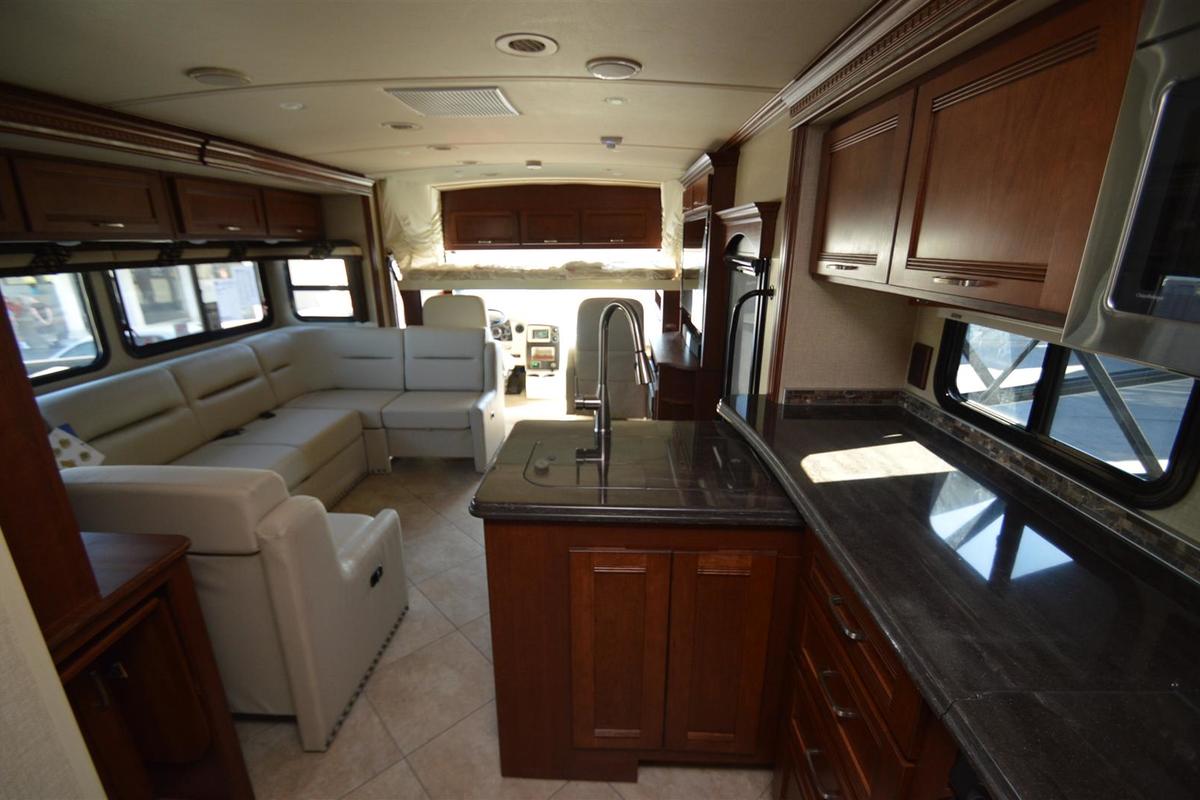 2014 Winnebago Forza 34T, 5