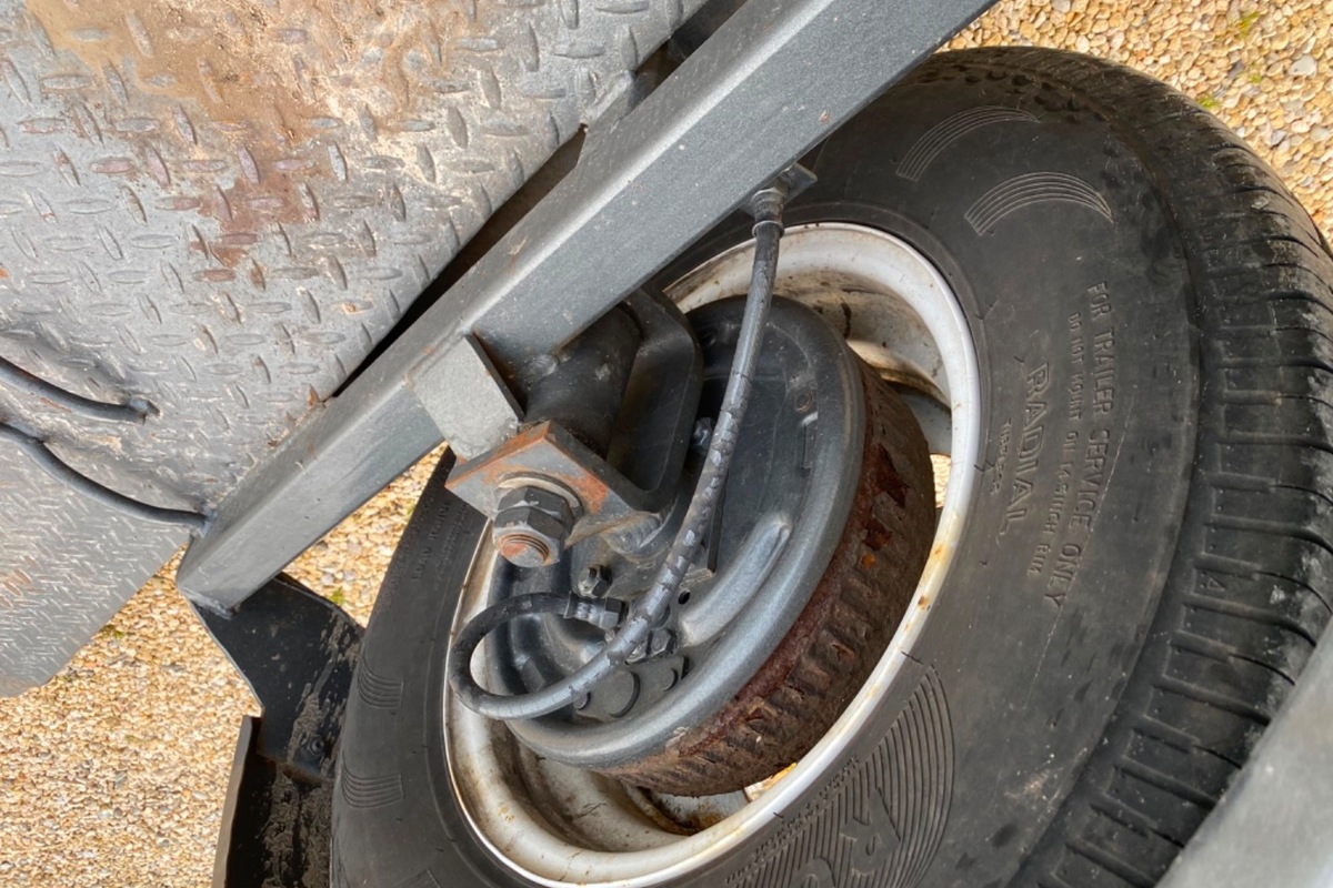 2015 Forest River Titan Fenders, lights, surge brakes, straps, 4