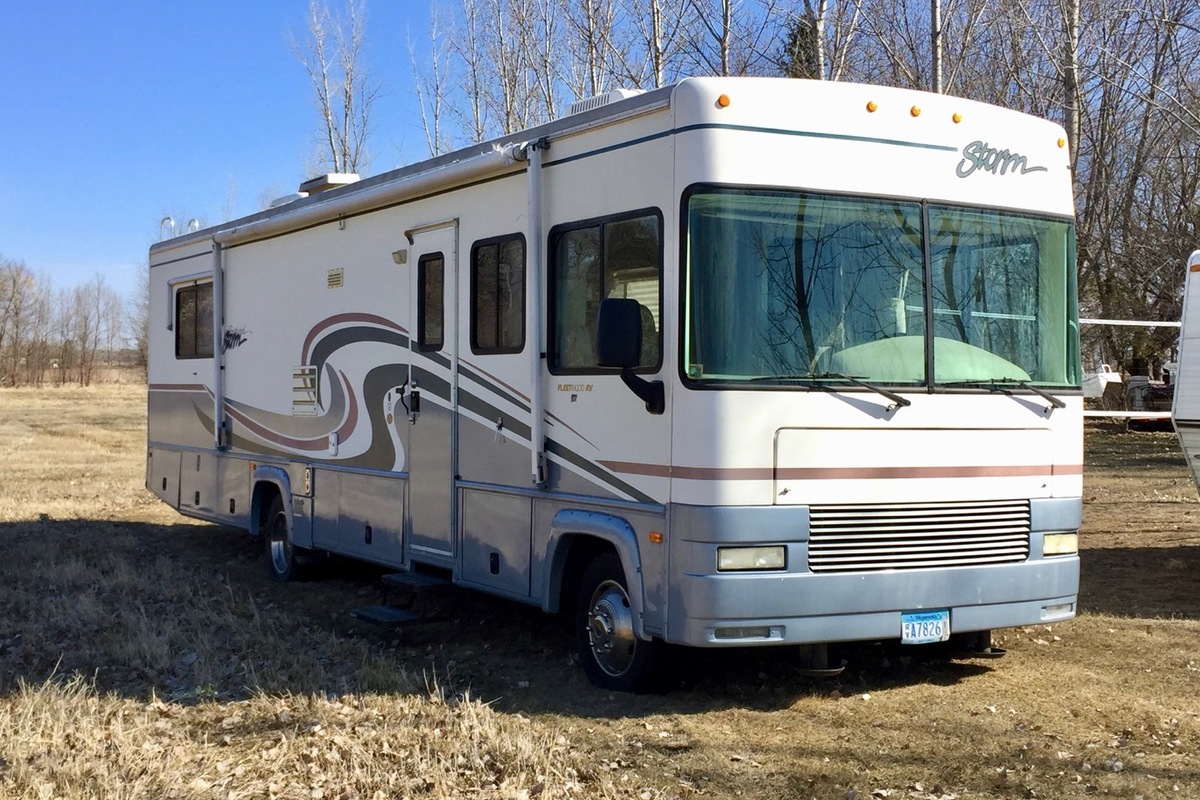 2000 Fleetwood Southwind Storm 34D in Coon Rapids, MN