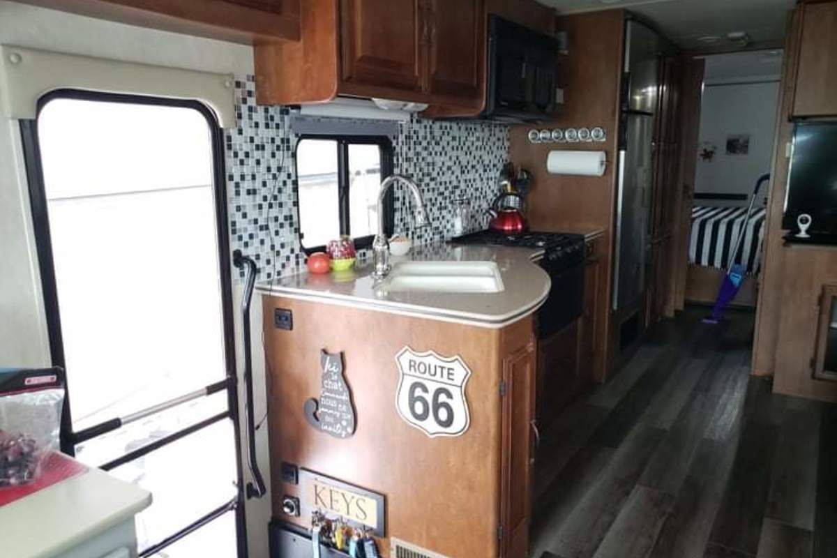2011 Coachmen Mirada 35ds, 5