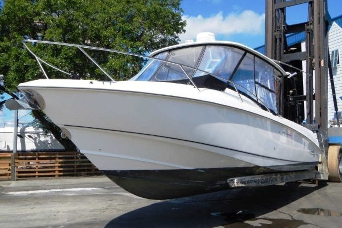 2006 Boston Whaler 320 Outrage Cuddy Cabin, 2
