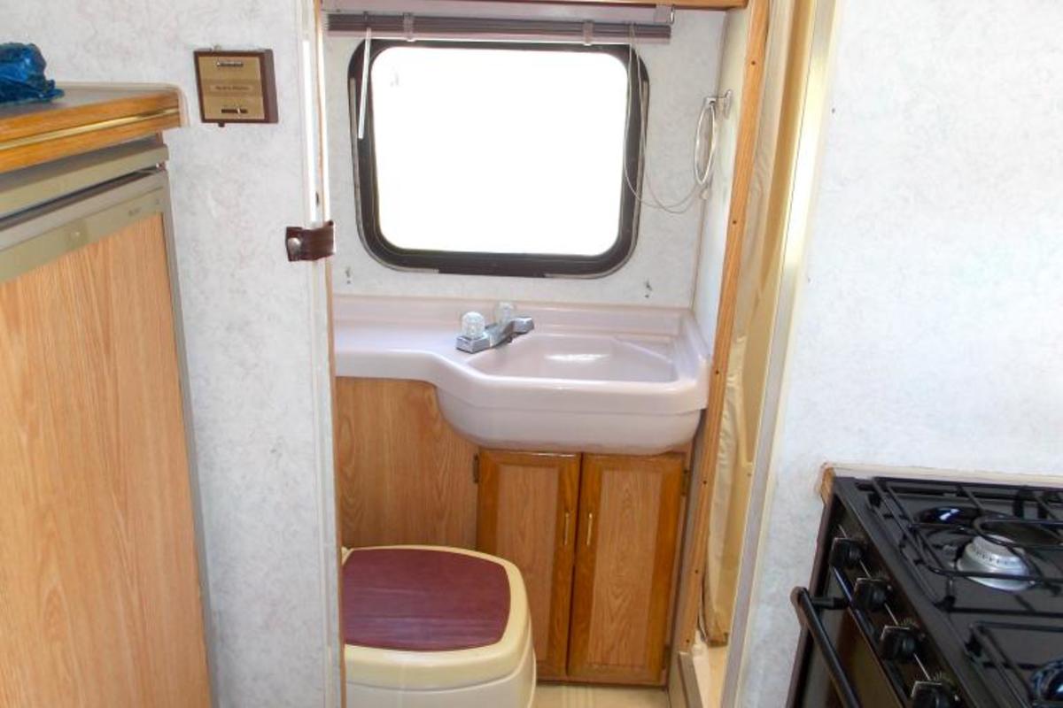 1992 TOYOTA DOLPHIN, 5