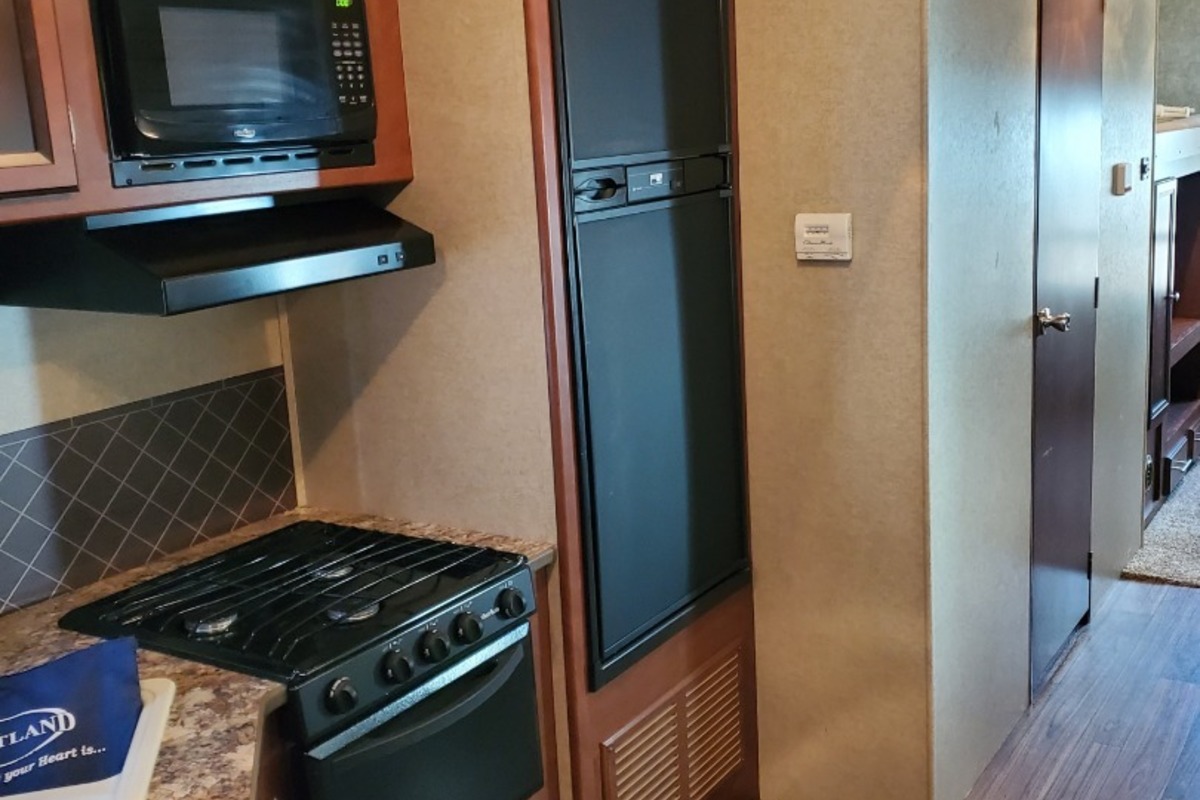 2014 Heartland Wilderness 3150 DS, 12