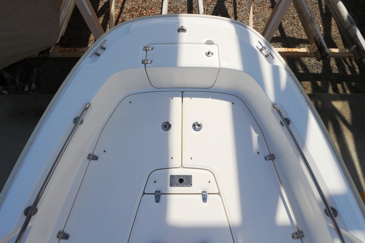 2015 Boston Whaler 240 Dauntless, 28