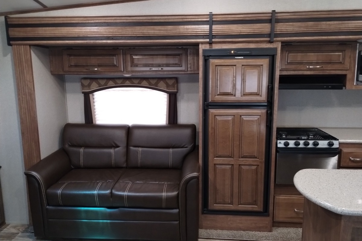 2017 Keystone Laredo Super - Lite 297SRE Excellent, 11