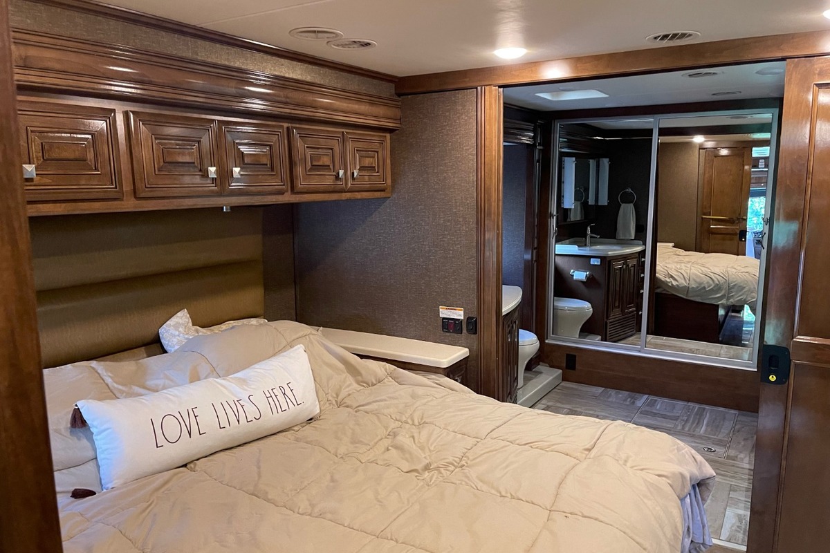 2016 Thor Motor Coach Venitian T42, 18
