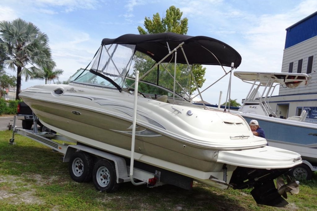 2006 Sea Ray 240 Sundeck, 2