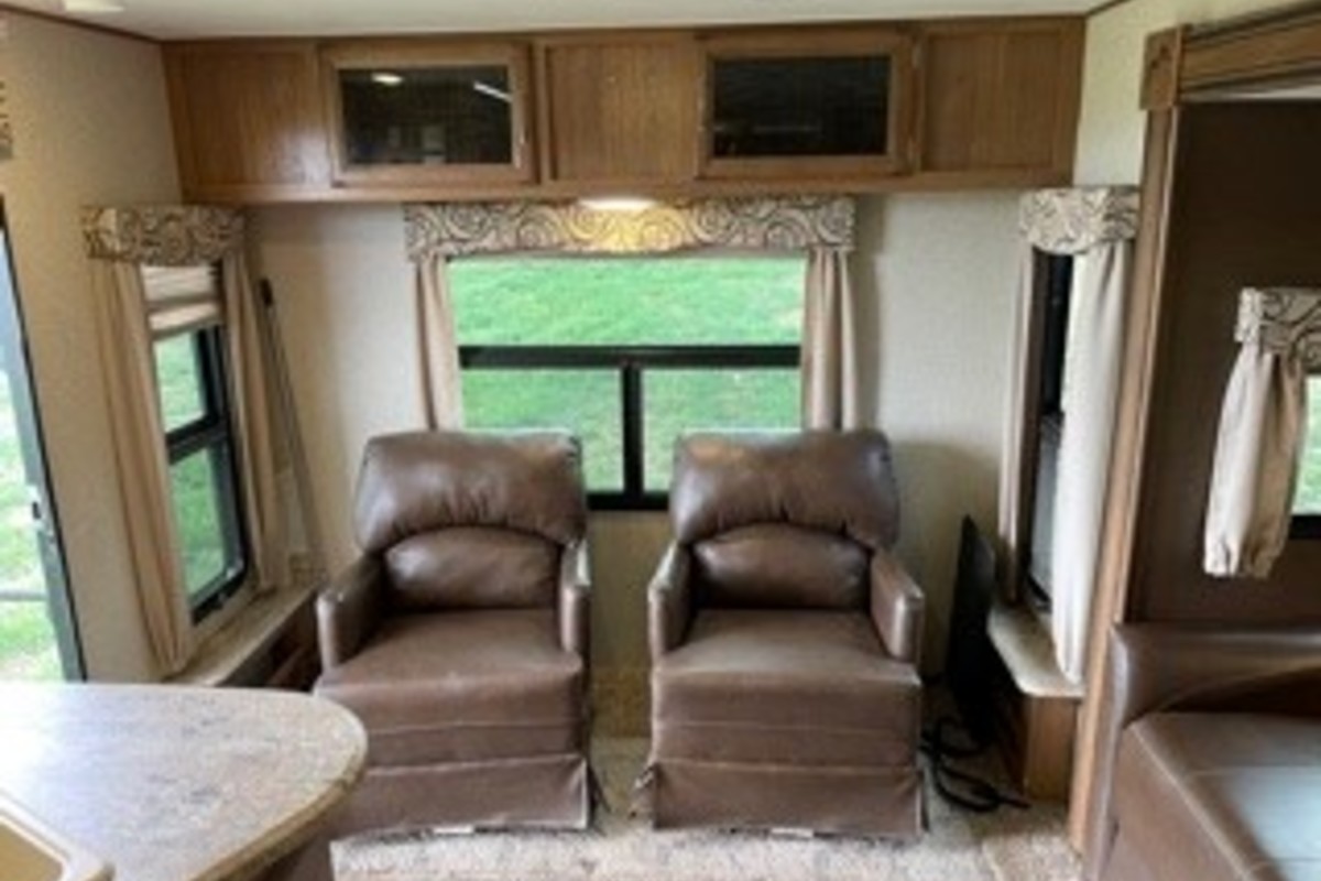2017 Coachmen Apex Ultra-Lite 279RLSS, 9