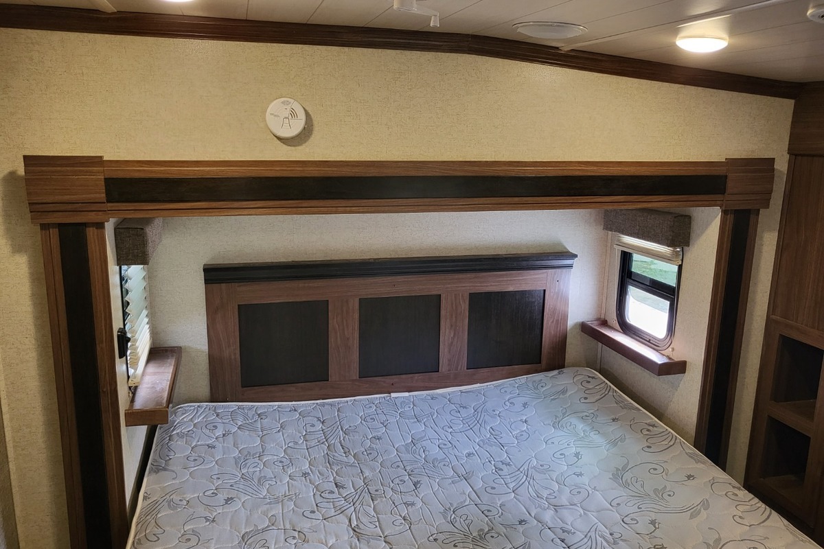2016 Hartland Oakmont 375QB Quad Bunkhouse, 11