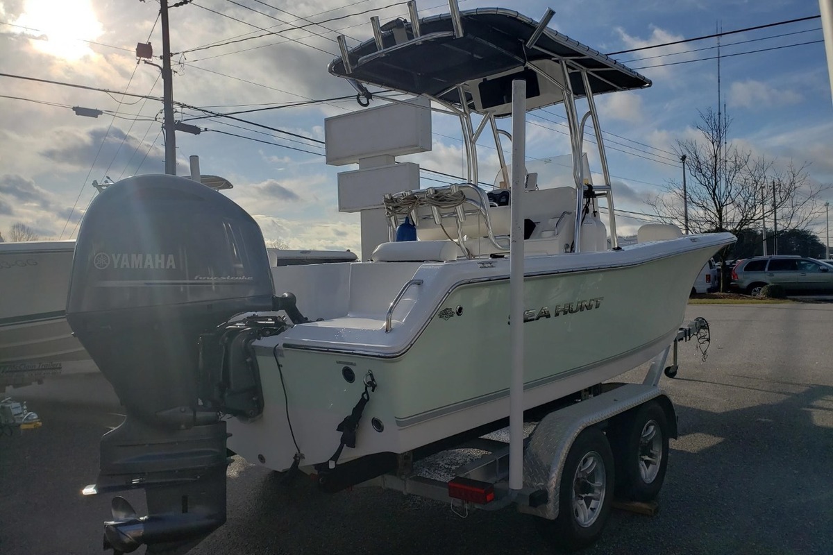 2016 Sea Hunt Triton 210, 1