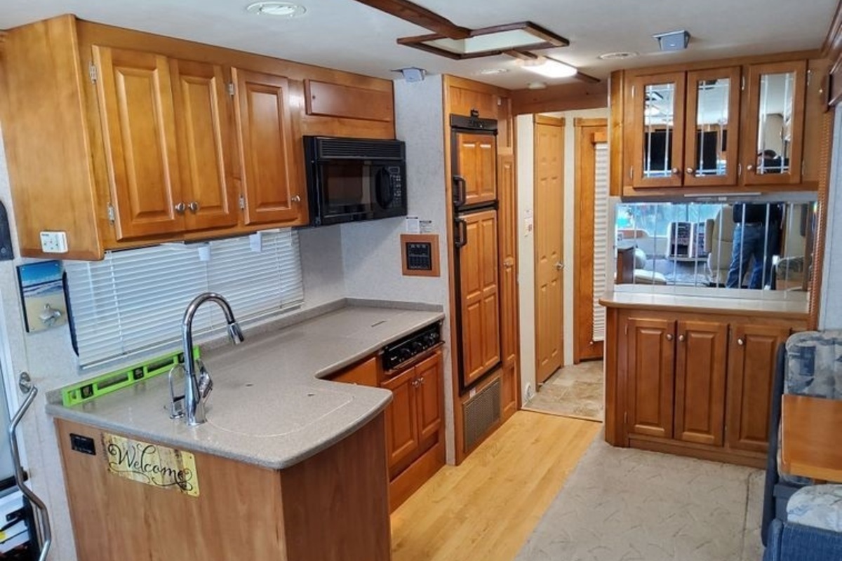 2004 Gulf Stream Sun Voyager 8378MXG RV, 5